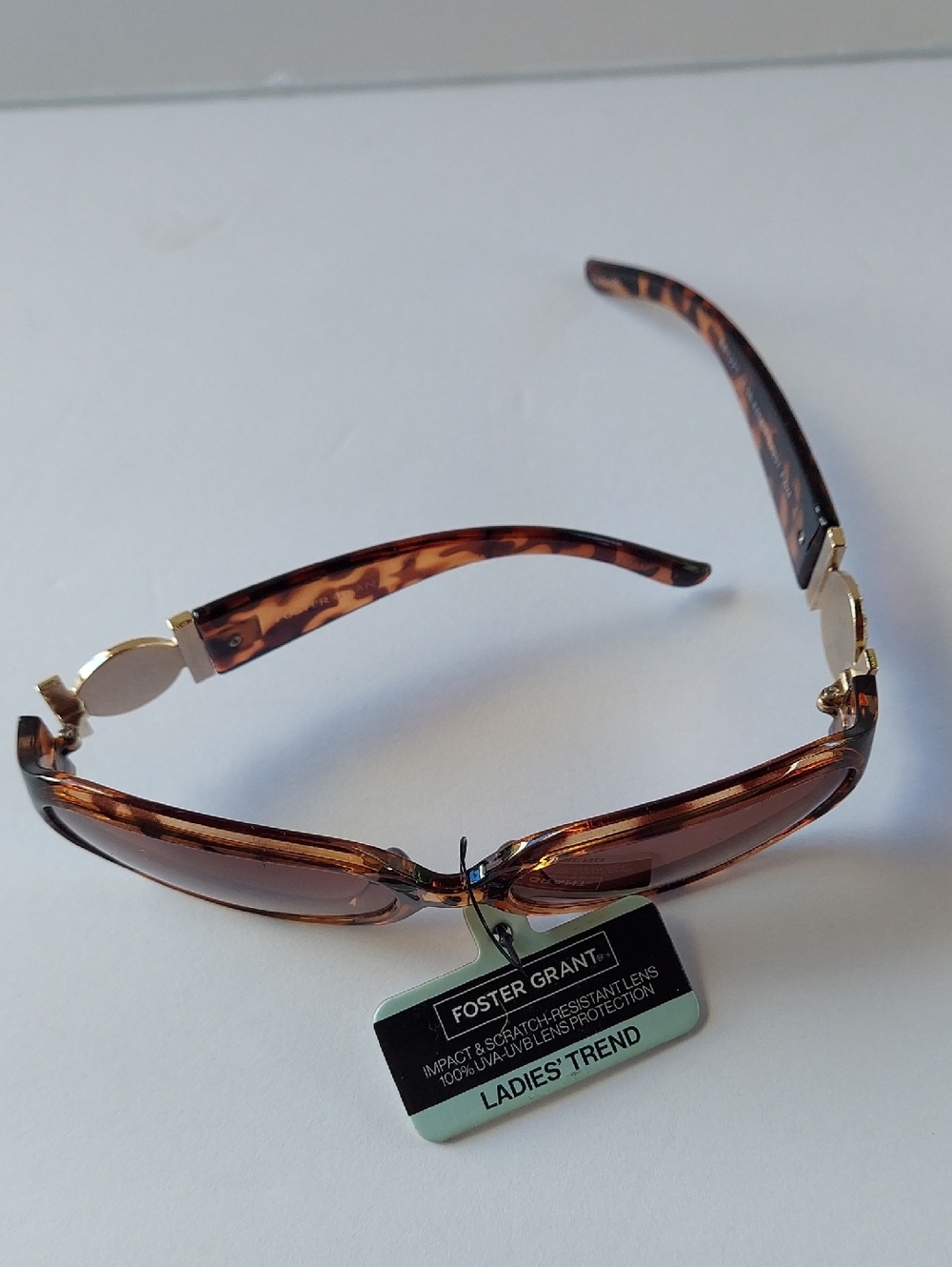 NWT Foster Grant Tortoiseshell Frame Sunglasses with Brown Gradient Lenses - Picture 5 of 6